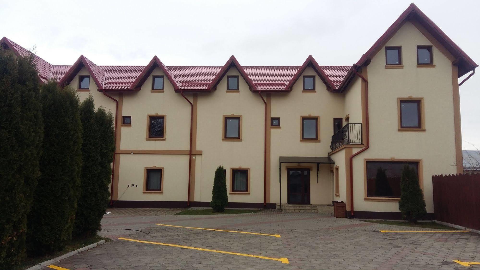 Hotel Intim Rădăuţi Eksteriør bilde